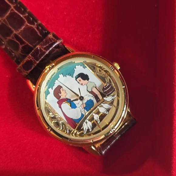 Snow White Limited Edition Watch Collectors Club Disney x Fossil - Picture 3 of 4